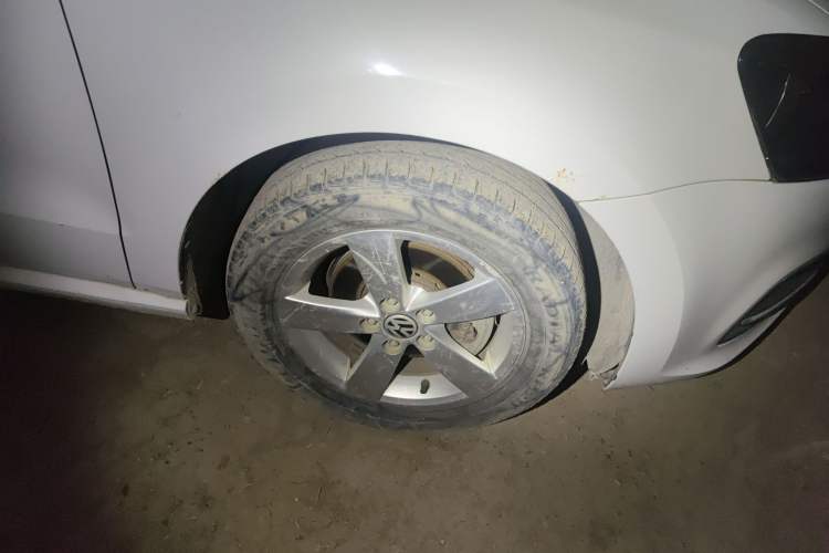 Used Volkswagen Polo 2016 1.4L Manual Fashion Model Right Front Wheel Hub