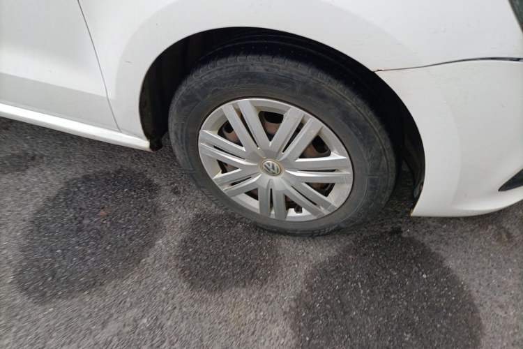 Used Volkswagen Polo 2016 1.4L Automatic Trendy Model Right Front Wheel Hub