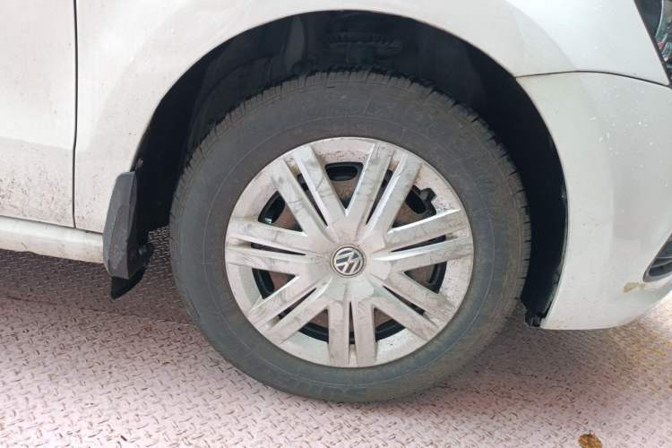 Used Volkswagen Polo 2016 1.4L Automatic Trendy Model Right Front Wheel Hub