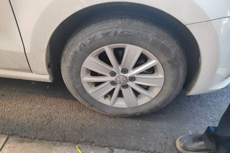 Used Volkswagen Polo 2016 1.4L Manual Fashion Model Right Front Wheel Hub