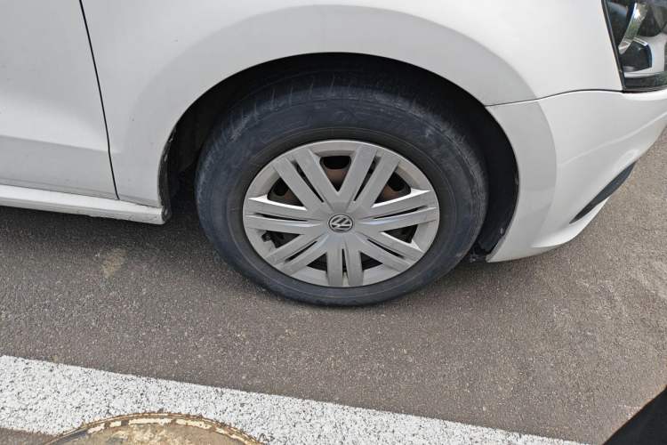 Used Volkswagen Polo 2016 1.4L Manual Fashion Model Right Front Wheel Hub