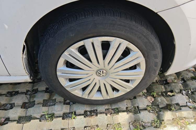 Used Volkswagen Polo 2016 1.6L Automatic Comfort Model Right Front Wheel Hub