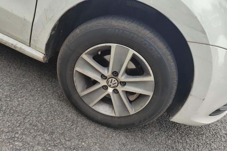 Used Volkswagen Polo 2016 1.4L Manual Fashion Model Right Front Wheel Hub