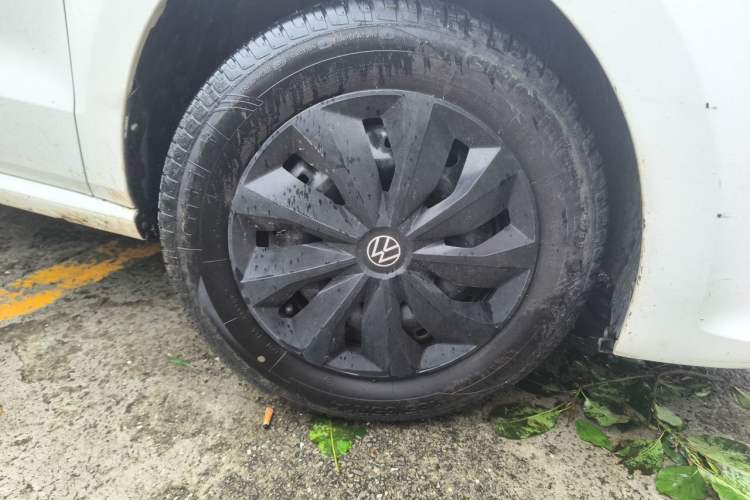 Used Volkswagen Polo 2016 1.4L Manual Fashion Model Right Front Wheel Hub