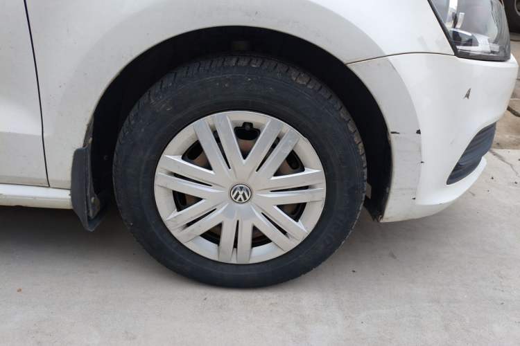 Used Volkswagen Polo 2016 1.4L Automatic Trendy Model Right Front Wheel Hub