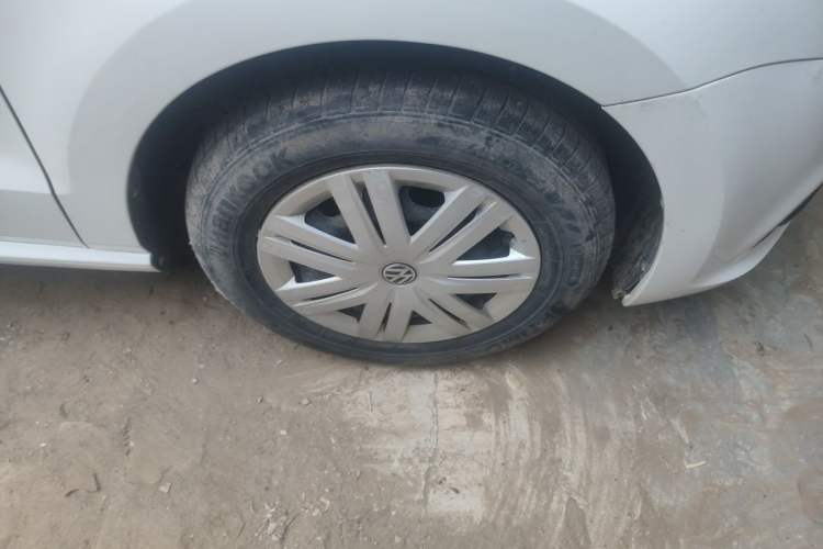 Used Volkswagen Polo 2016 1.4L Manual Fashion Model Right Front Wheel Hub