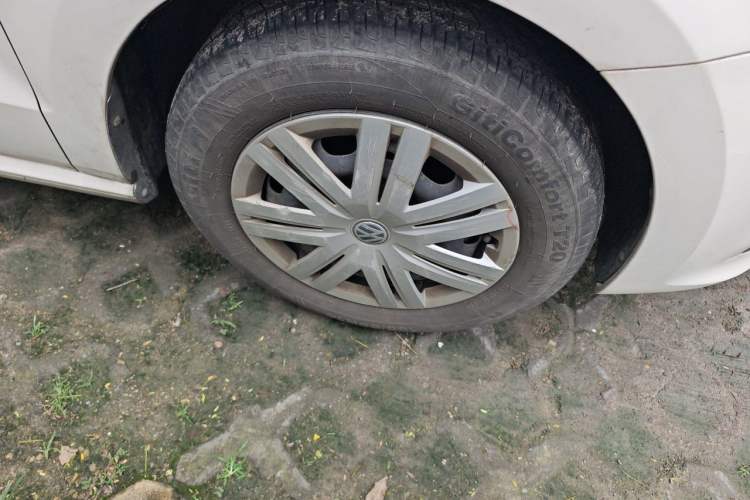 Used Volkswagen Polo 2016 1.4L Manual Fashion Model Right Front Wheel Hub
