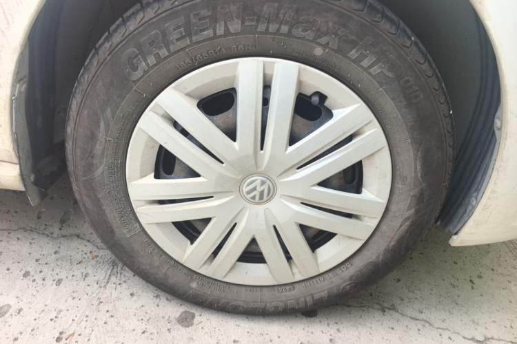 Used Volkswagen Polo 2016 1.4L Manual Fashion Model Right Front Wheel Hub