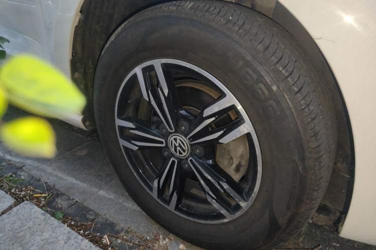 Used Volkswagen Polo 2016 1.4L Automatic Trendy Model Right Front Wheel Hub
