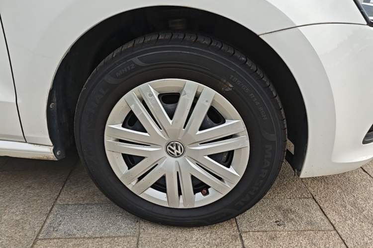 Used Volkswagen Polo 2016 1.4L Manual Fashion Model Right Front Wheel Hub