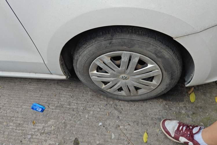 Used Volkswagen Polo 2016 1.4L Manual Fashion Model Right Front Wheel Hub