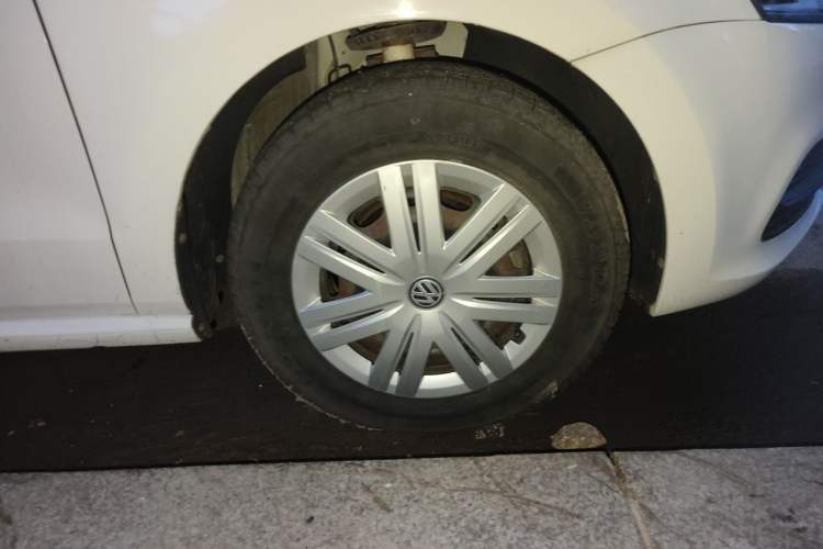 Used Volkswagen Polo 2016 1.4L Automatic Trendy Model Right Front Wheel Hub