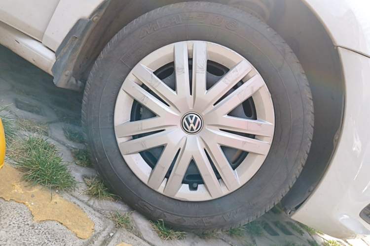 Used Volkswagen Polo 2016 1.4L Manual Fashion Model Right Front Wheel Hub