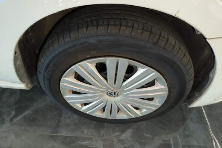 Used Volkswagen Polo 2016 1.6L Automatic Comfort Model Right Front Wheel Hub