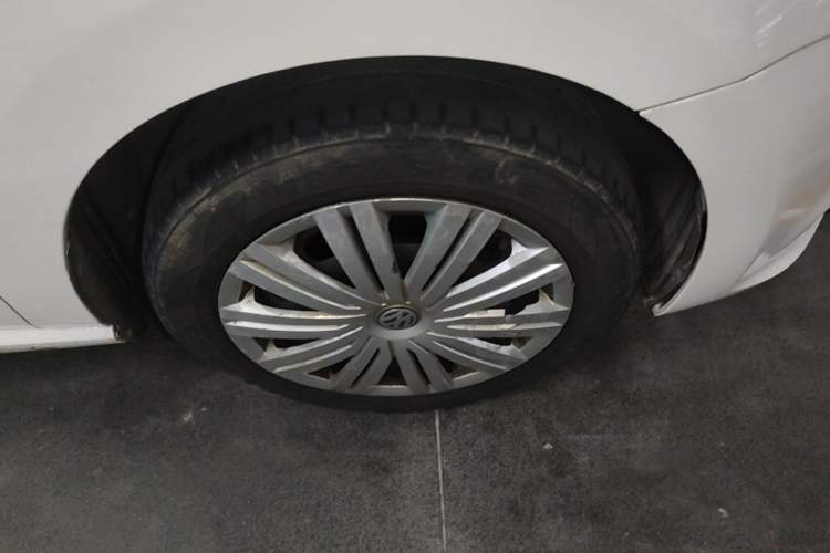 Used Volkswagen Polo 2016 1.6L Automatic Comfort Model Right Front Wheel Hub