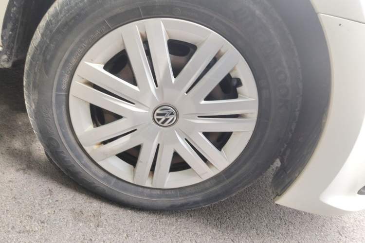 Used Volkswagen Polo 2016 1.4L Manual Fashion Model Right Front Wheel Hub