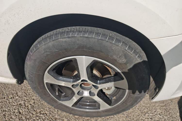 Used Volkswagen Polo 2016 1.4L Manual Fashion Model Right Front Wheel Hub