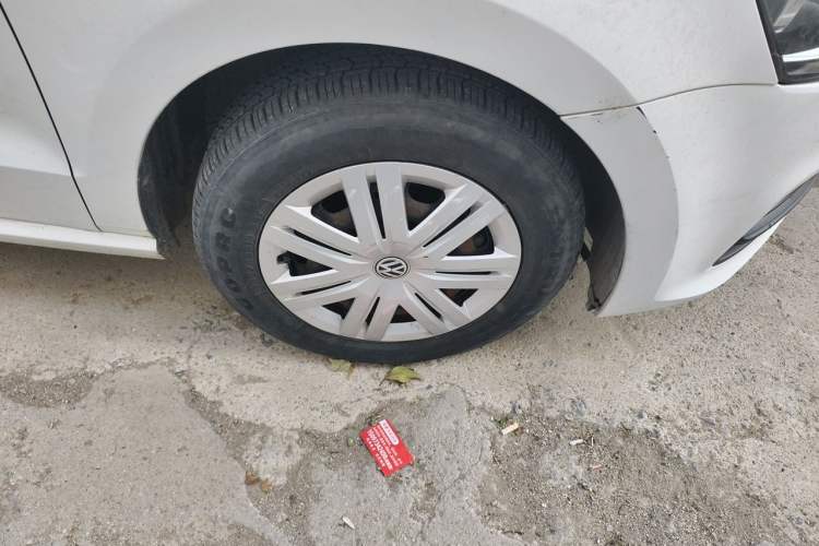 Used Volkswagen Polo 2016 1.4L Manual Fashion Model Right Front Wheel Hub