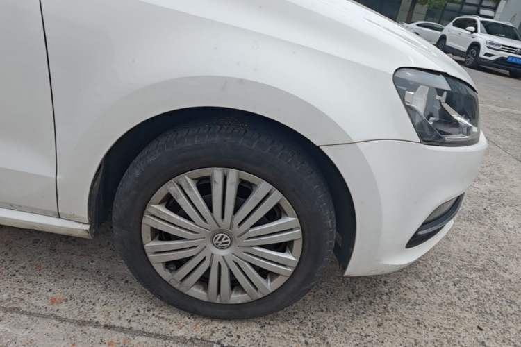 Used Volkswagen Polo 2016 1.6L Automatic Comfort Model Right Front Wheel Hub