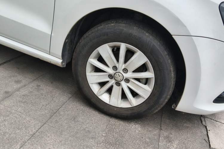 Used Volkswagen Polo 2016 1.4L Automatic Trendy Model Right Front Wheel Hub