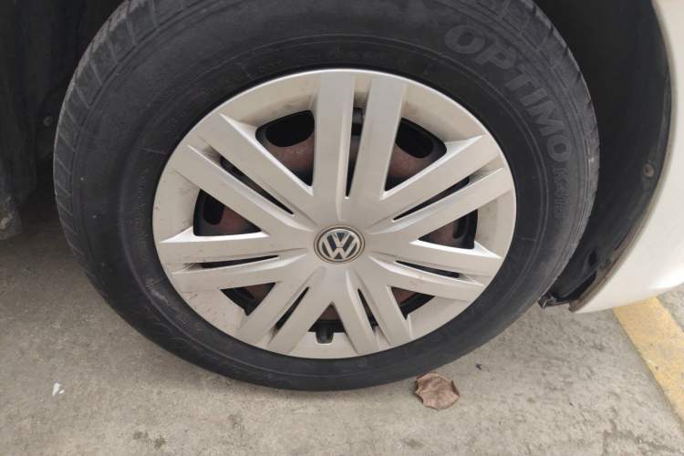 Used Volkswagen Polo 2016 1.4L Manual Fashion Model Right Front Wheel Hub