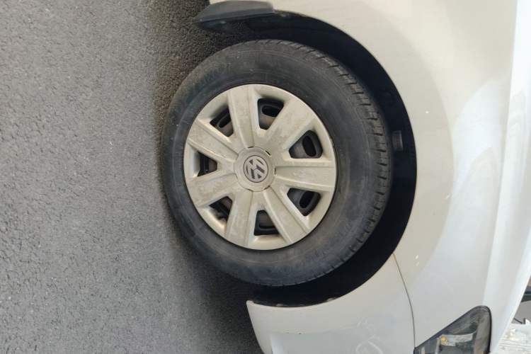 Used Volkswagen Polo 2016 1.4L Automatic Trendy Model Right Front Wheel Hub