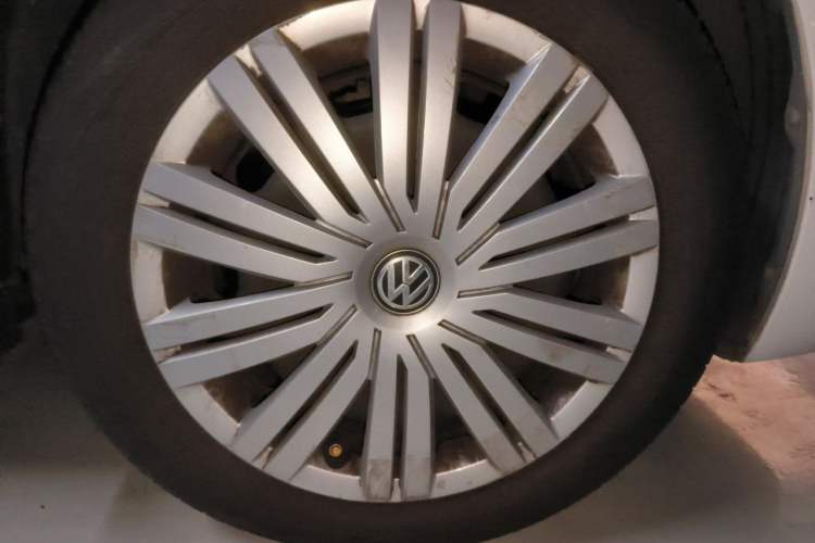 Used Volkswagen Polo 2016 1.6L Automatic Comfort Model Right Front Wheel Hub