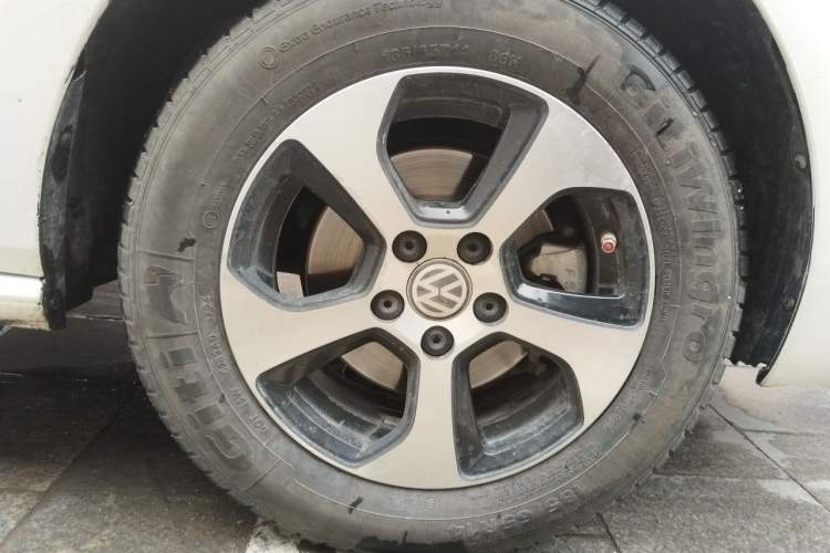 Used Volkswagen Polo 2016 1.4L Manual Fashion Model Right Front Wheel Hub
