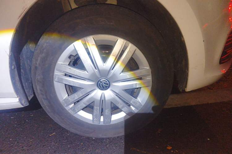 Used Volkswagen Polo 2016 1.4L Automatic Trendy Model Right Front Wheel Hub