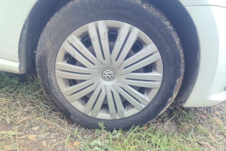 Used Volkswagen Polo 2016 1.6L Automatic Comfort Model Right Front Wheel Hub
