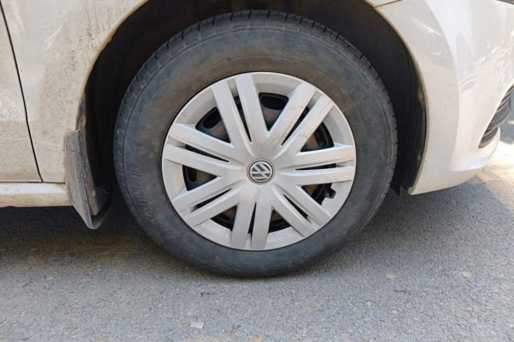 Used Volkswagen Polo 2016 1.4L Manual Fashion Model Right Front Wheel Hub