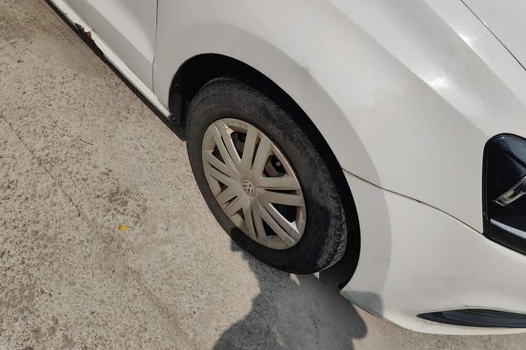 Used Volkswagen Polo 2016 1.4L Automatic Trendy Model Right Front Wheel Hub