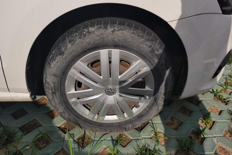 Used Volkswagen Polo 2016 1.4L Automatic Trendy Model Right Front Wheel Hub