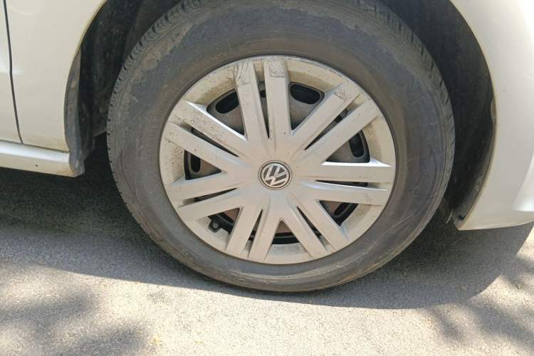 Used Volkswagen Polo 2016 1.4L Manual Fashion Model Right Front Wheel Hub