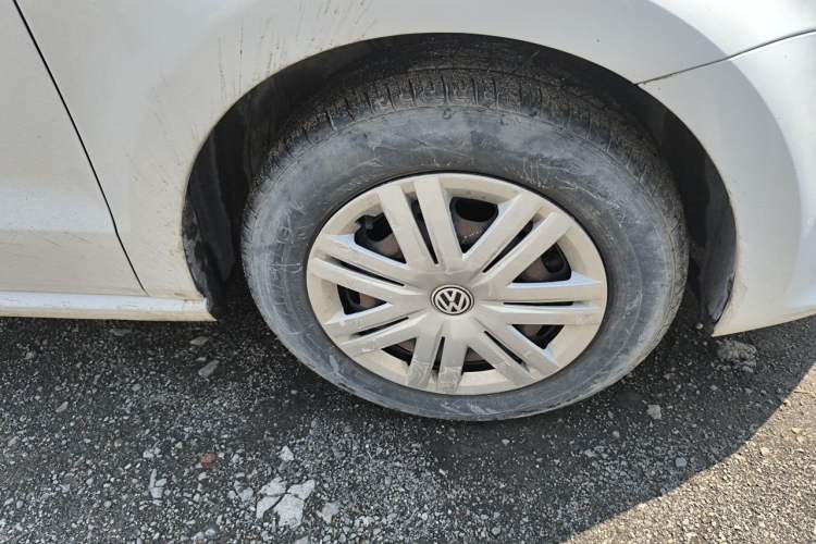 Used Volkswagen Polo 2016 1.4L Automatic Trendy Model Right Front Wheel Hub