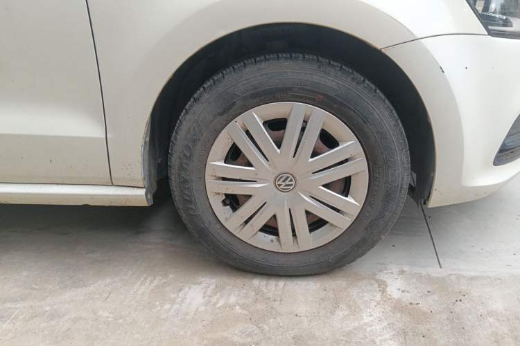 Used Volkswagen Polo 2016 1.4L Manual Fashion Model Right Front Wheel Hub