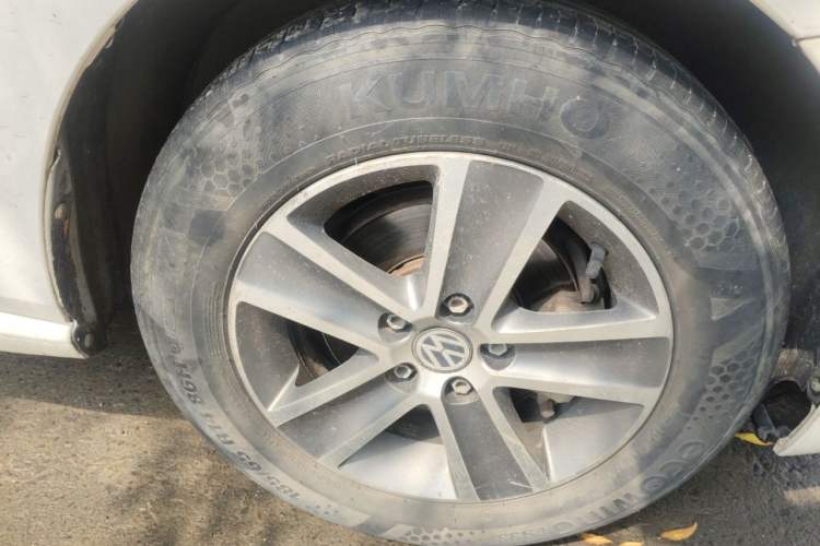 Used Volkswagen Polo 2016 1.4L Manual Fashion Model Right Front Wheel Hub