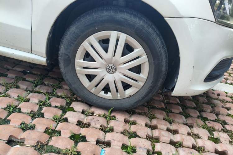 Used Volkswagen Polo 2016 1.4L Manual Fashion Model Right Front Wheel Hub