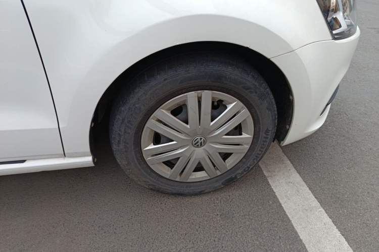 Used Volkswagen Polo 2016 1.4L Automatic Trendy Model Right Front Wheel Hub