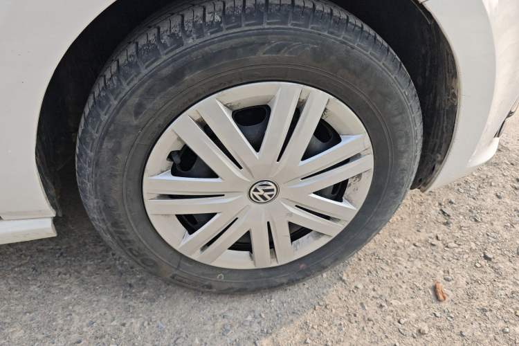 Used Volkswagen Polo 2016 1.4L Manual Fashion Model Right Front Wheel Hub
