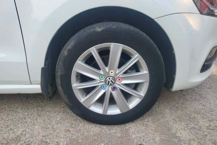 Used Volkswagen Polo 2016 1.6L Automatic Comfort Model Right Front Wheel Hub