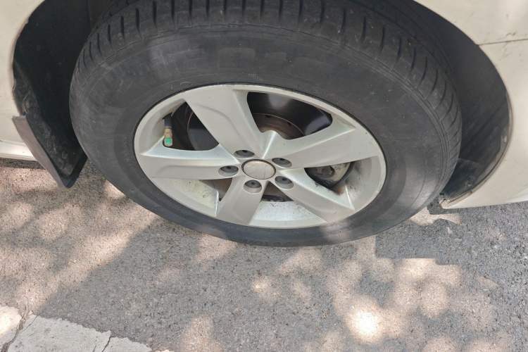 Used Volkswagen Polo 2016 1.4L Manual Fashion Model Right Front Wheel Hub