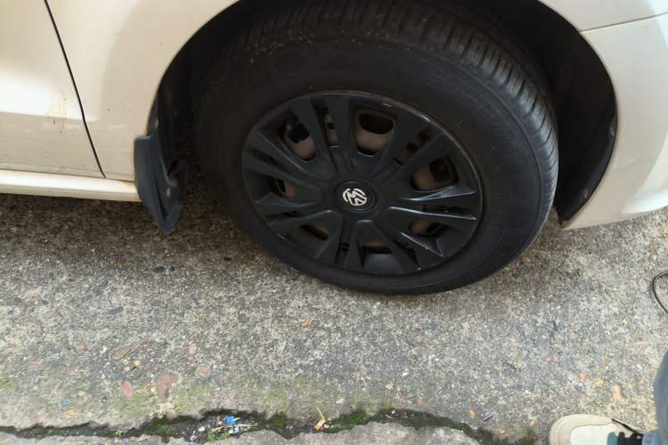 Used Volkswagen Polo 2016 1.4L Manual Fashion Model Right Front Wheel Hub