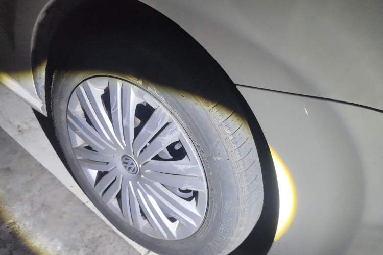 Used Volkswagen Polo 2016 1.6L Automatic Comfort Model Right Front Wheel Hub