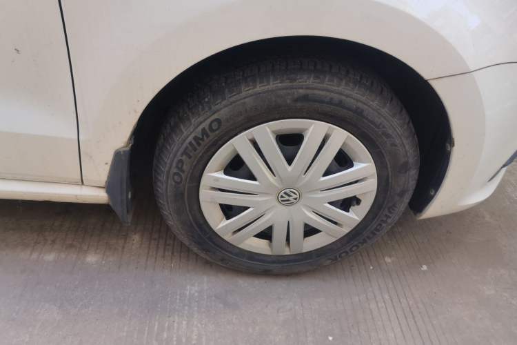 Used Volkswagen Polo 2016 1.4L Automatic Trendy Model Right Front Wheel Hub