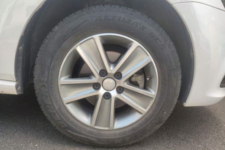 Used Volkswagen Polo 2016 1.4L Automatic Trendy Model Right Front Wheel Hub