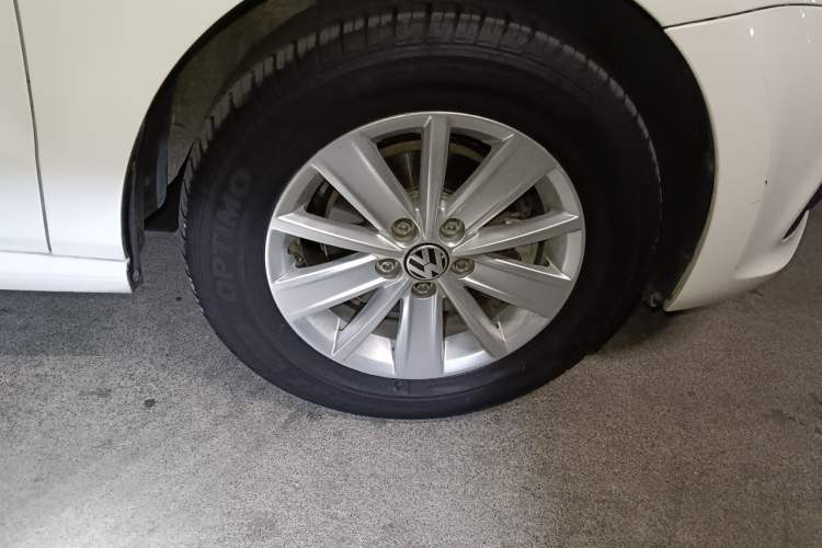 Used Volkswagen Polo 2016 1.4L Automatic Trendy Model Right Front Wheel Hub