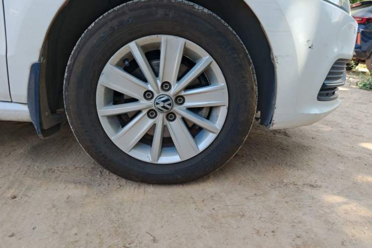 Used Volkswagen Polo 2016 1.4L Manual Fashion Model Right Front Wheel Hub