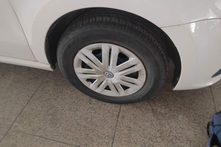 Used Volkswagen Polo 2016 1.4L Manual Fashion Model Right Front Wheel Hub