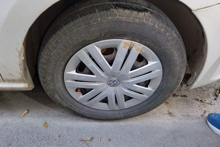 Used Volkswagen Polo 2016 1.4L Manual Fashion Model Right Front Wheel Hub